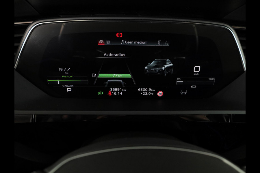 Audi Q8 e-tron 55 quattro Advanced Edition Plus 115 kWh 408pk | Panoramadak | Stoeverwarming voor en achter | Head ip Display | Pack Tour | Pack City