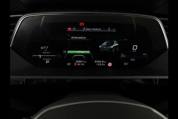 Audi Q8 e-tron 55 quattro Advanced Edition Plus 115 kWh 408pk | Panoramadak | Stoeverwarming voor en achter | Head ip Display | Pack Tour | Pack City
