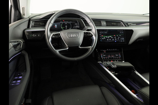 Audi Q8 e-tron 55 quattro Advanced Edition Plus 115 kWh 408pk | Panoramadak | Stoeverwarming voor en achter | Head ip Display | Pack Tour | Pack City