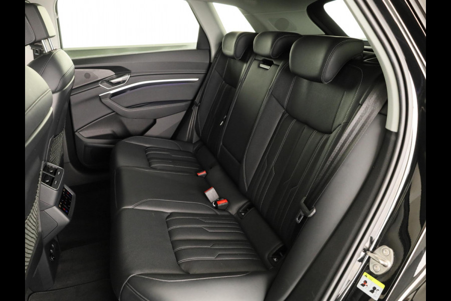Audi Q8 e-tron 55 quattro Advanced Edition Plus 115 kWh 408pk | Panoramadak | Stoeverwarming voor en achter | Head ip Display | Pack Tour | Pack City