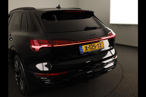 Audi Q8 e-tron 55 quattro Advanced Edition Plus 115 kWh 408pk | Panoramadak | Stoeverwarming voor en achter | Head ip Display | Pack Tour | Pack City