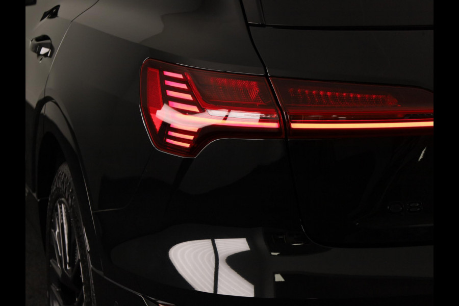 Audi Q8 e-tron 55 quattro Advanced Edition Plus 115 kWh 408pk | Panoramadak | Stoeverwarming voor en achter | Head ip Display | Pack Tour | Pack City