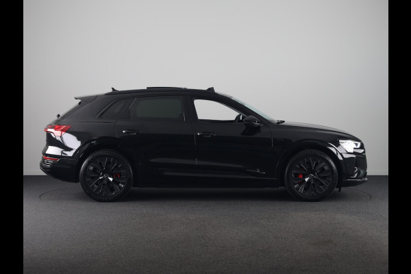Audi Q8 e-tron 55 quattro Advanced Edition Plus 115 kWh 408pk | Panoramadak | Stoeverwarming voor en achter | Head ip Display | Pack Tour | Pack City