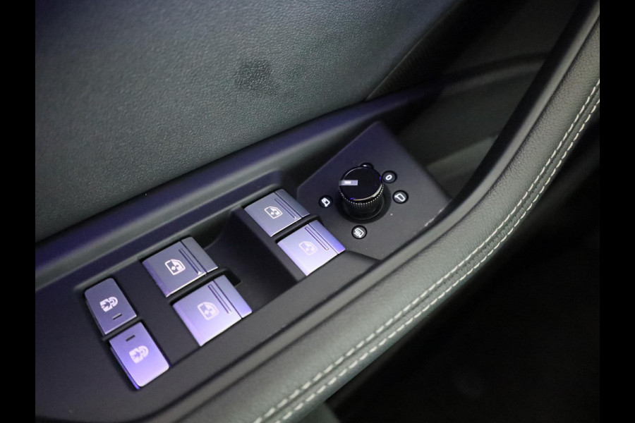 Audi Q8 e-tron 55 quattro Advanced Edition Plus 115 kWh 408pk | Panoramadak | Stoeverwarming voor en achter | Head ip Display | Pack Tour | Pack City