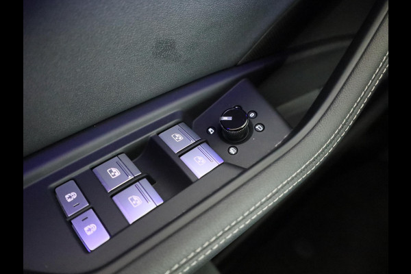 Audi Q8 e-tron 55 quattro Advanced Edition Plus 115 kWh 408pk | Panoramadak | Stoeverwarming voor en achter | Head ip Display | Pack Tour | Pack City