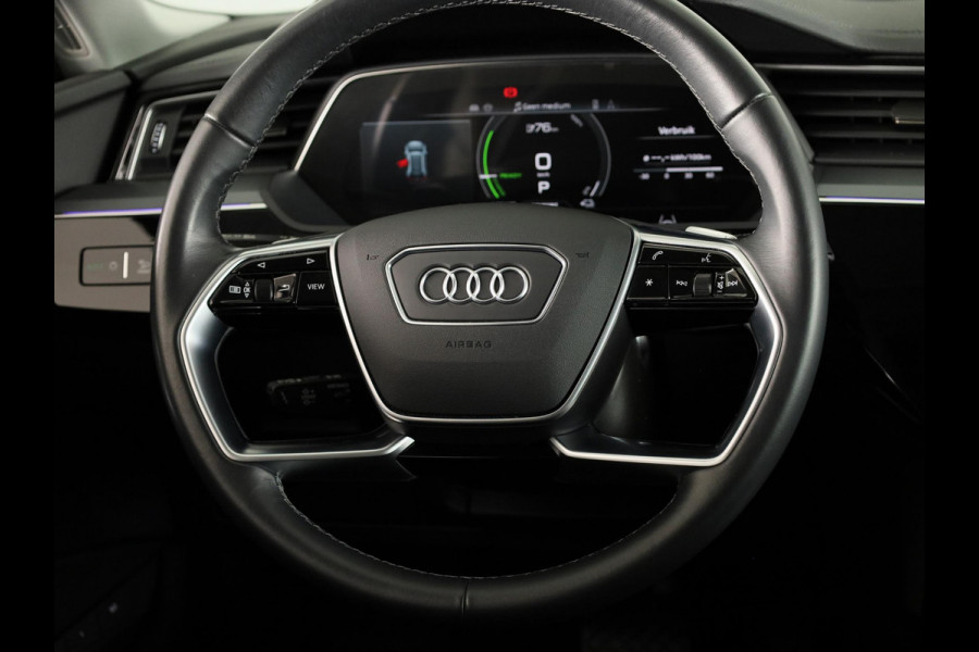 Audi Q8 e-tron 55 quattro Advanced Edition Plus 115 kWh 408pk | Panoramadak | Stoeverwarming voor en achter | Head ip Display | Pack Tour | Pack City