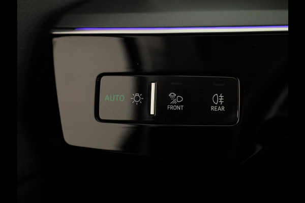 Audi Q8 e-tron 55 quattro Advanced Edition Plus 115 kWh 408pk | Panoramadak | Stoeverwarming voor en achter | Head ip Display | Pack Tour | Pack City