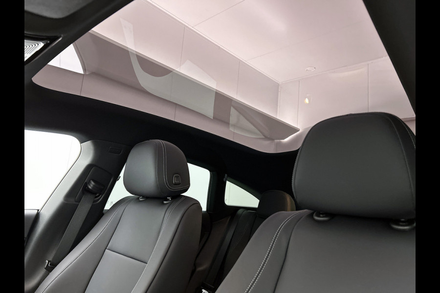 Mercedes-Benz CLA-Klasse Shooting Brake 250+ Business Solution AMG 85 kWh | Trekhaak | Vast panoramadak | Warmtewerend, donkergetint glas | URBAN GUARD | 18 inch vijfspaaks lichtmetalen AMG-velgen |