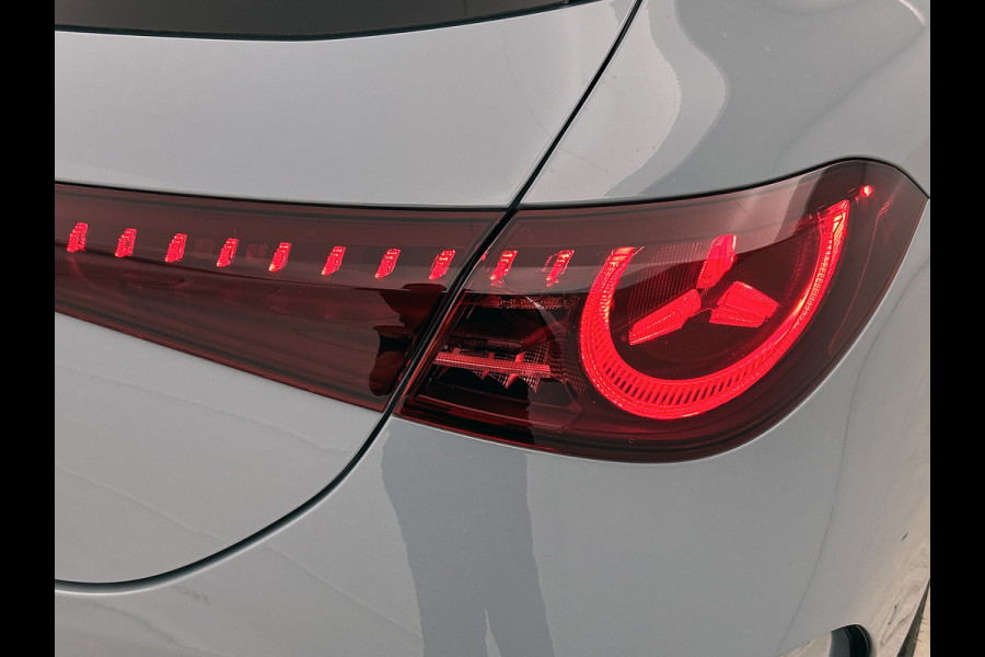 Mercedes-Benz CLA-Klasse Shooting Brake 250+ Business Solution AMG 85 kWh | Trekhaak | Vast panoramadak | Warmtewerend, donkergetint glas | URBAN GUARD | 18 inch vijfspaaks lichtmetalen AMG-velgen |