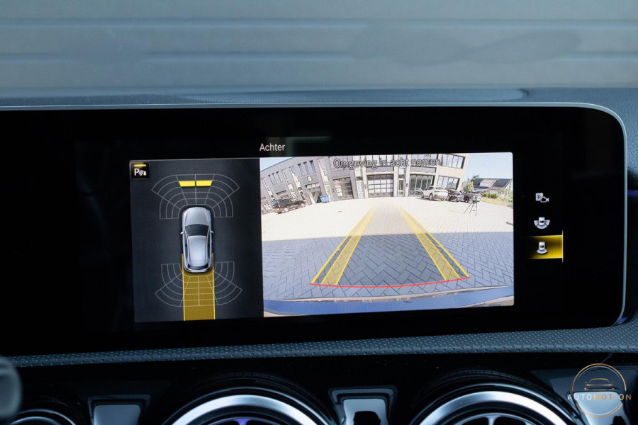 Mercedes-Benz A-Klasse 180 AMG Line PANO DIFFUSSER CAMERA BURMESTER