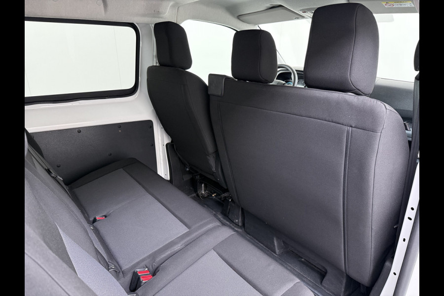 Peugeot e-Expert Automaat 50kWh Incl Btw SOH 92% 9-Persoons Navi* Apple Carplay Android Auto Airco Cruise Control Privacy Glas DAB Isofix Bluetooth Dealeronderhouden Origineel Nederlandse Auto