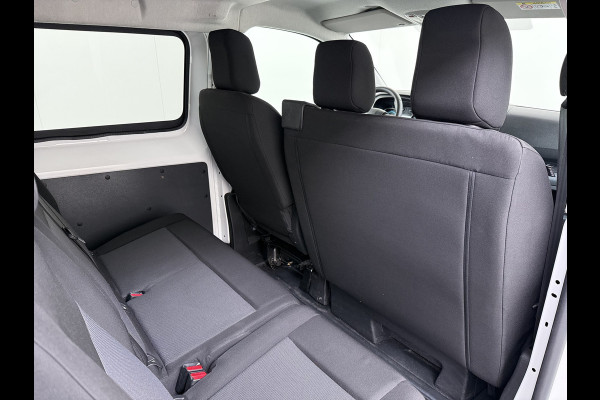 Peugeot e-Expert Automaat 50kWh Incl Btw SOH 92% 9-Persoons Navi* Apple Carplay Android Auto Airco Cruise Control Privacy Glas DAB Isofix Bluetooth Dealeronderhouden Origineel Nederlandse Auto