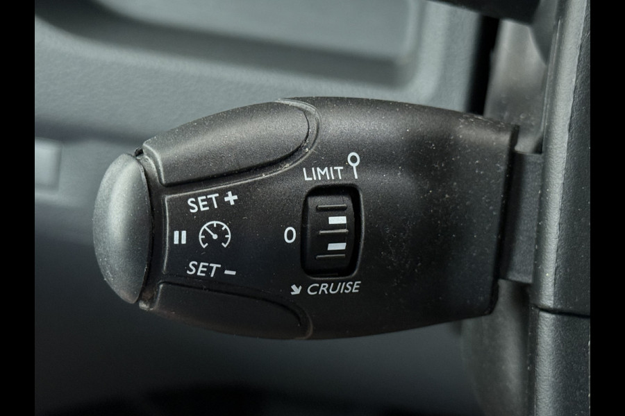 Peugeot e-Expert Automaat 50kWh Incl Btw SOH 92% 9-Persoons Navi* Apple Carplay Android Auto Airco Cruise Control Privacy Glas DAB Isofix Bluetooth Dealeronderhouden Origineel Nederlandse Auto