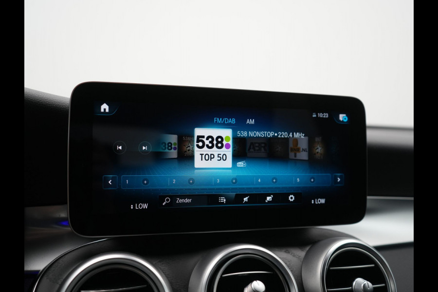 Mercedes-Benz GLC 300e 4MATIC Business Solution AMG PHEV 313pk Dealer O.H. | Trekhaak Afn. | Adaptive Cruise | Head Up | 360 Camera | Multi Beam LED | Lederen Sportstoelen Memory & Massage | Sfeerverlichting | Stoelverwarming | Apple Carplay | Blis | Navigatie | DAB | Plug In Hybrid |
