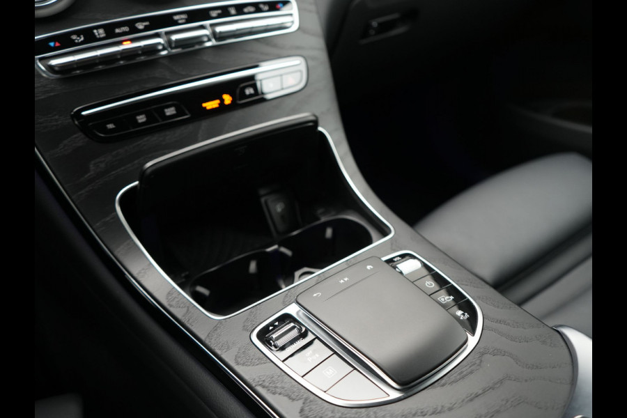 Mercedes-Benz GLC 300e 4MATIC Business Solution AMG PHEV 313pk Dealer O.H. | Trekhaak Afn. | Adaptive Cruise | Head Up | 360 Camera | Multi Beam LED | Lederen Sportstoelen Memory & Massage | Sfeerverlichting | Stoelverwarming | Apple Carplay | Blis | Navigatie | DAB | Plug In Hybrid |