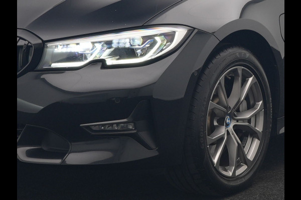 BMW 3 Serie Touring 330e Sportline PHEV 293pk Dealer O.H. | Panodak | Adaptive Cruise | Head Up | Laser LED | 360 Camera | Lederen Sportstoelen Memory & Verwarmd | Stuur Verwarmd | Sfeerverlichting | Keyless | Blis | Apple Carplay | Hifi Audio | Plug In Hybrid |