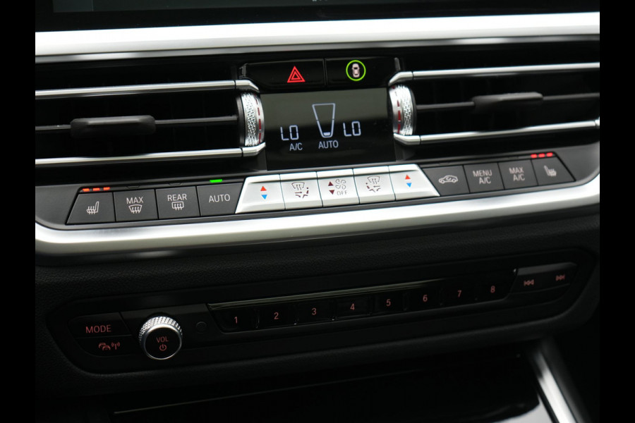 BMW 3 Serie Touring 330e Sportline PHEV 293pk Dealer O.H. | Panodak | Adaptive Cruise | Head Up | Laser LED | 360 Camera | Lederen Sportstoelen Memory & Verwarmd | Stuur Verwarmd | Sfeerverlichting | Keyless | Blis | Apple Carplay | Hifi Audio | Plug In Hybrid |