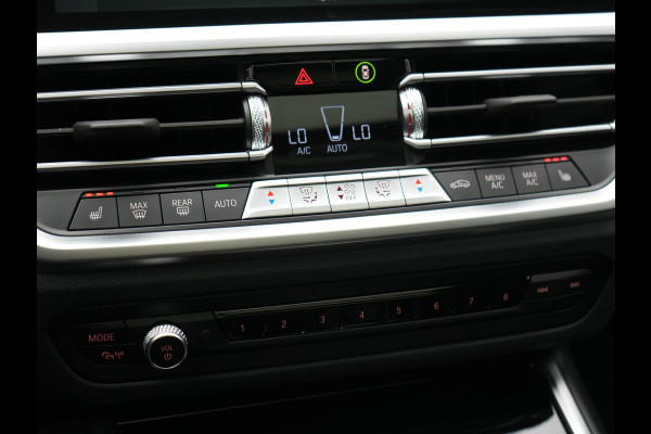 BMW 3 Serie Touring 330e Sportline PHEV 293pk Dealer O.H. | Panodak | Adaptive Cruise | Head Up | Laser LED | 360 Camera | Lederen Sportstoelen Memory & Verwarmd | Stuur Verwarmd | Sfeerverlichting | Keyless | Blis | Apple Carplay | Hifi Audio | Plug In Hybrid |