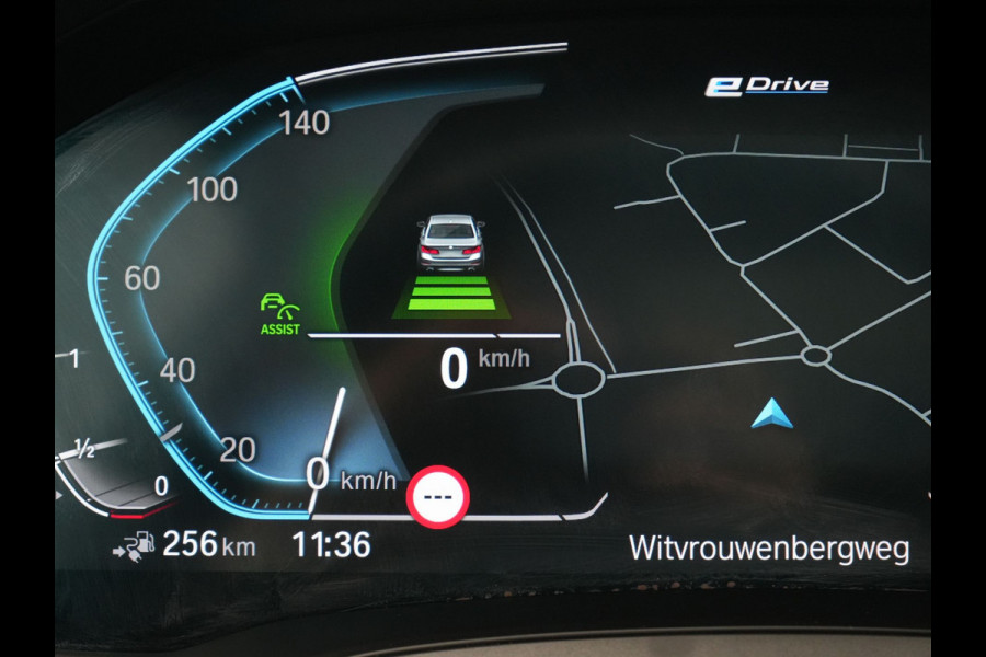 BMW 3 Serie Touring 330e Sportline PHEV 293pk Dealer O.H. | Panodak | Adaptive Cruise | Head Up | Laser LED | 360 Camera | Lederen Sportstoelen Memory & Verwarmd | Stuur Verwarmd | Sfeerverlichting | Keyless | Blis | Apple Carplay | Hifi Audio | Plug In Hybrid |