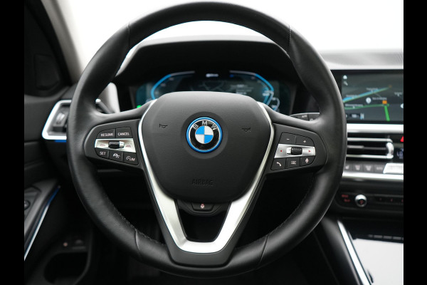 BMW 3 Serie Touring 330e Sportline PHEV 293pk Dealer O.H. | Panodak | Adaptive Cruise | Head Up | Laser LED | 360 Camera | Lederen Sportstoelen Memory & Verwarmd | Stuur Verwarmd | Sfeerverlichting | Keyless | Blis | Apple Carplay | Hifi Audio | Plug In Hybrid |