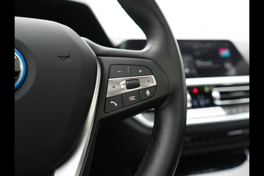 BMW 3 Serie Touring 330e Sportline PHEV 293pk Dealer O.H. | Panodak | Adaptive Cruise | Head Up | Laser LED | 360 Camera | Lederen Sportstoelen Memory & Verwarmd | Stuur Verwarmd | Sfeerverlichting | Keyless | Blis | Apple Carplay | Hifi Audio | Plug In Hybrid |