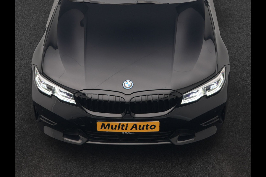 BMW 3 Serie Touring 330e Sportline PHEV 293pk Dealer O.H. | Panodak | Adaptive Cruise | Head Up | Laser LED | 360 Camera | Lederen Sportstoelen Memory & Verwarmd | Stuur Verwarmd | Sfeerverlichting | Keyless | Blis | Apple Carplay | Hifi Audio | Plug In Hybrid |
