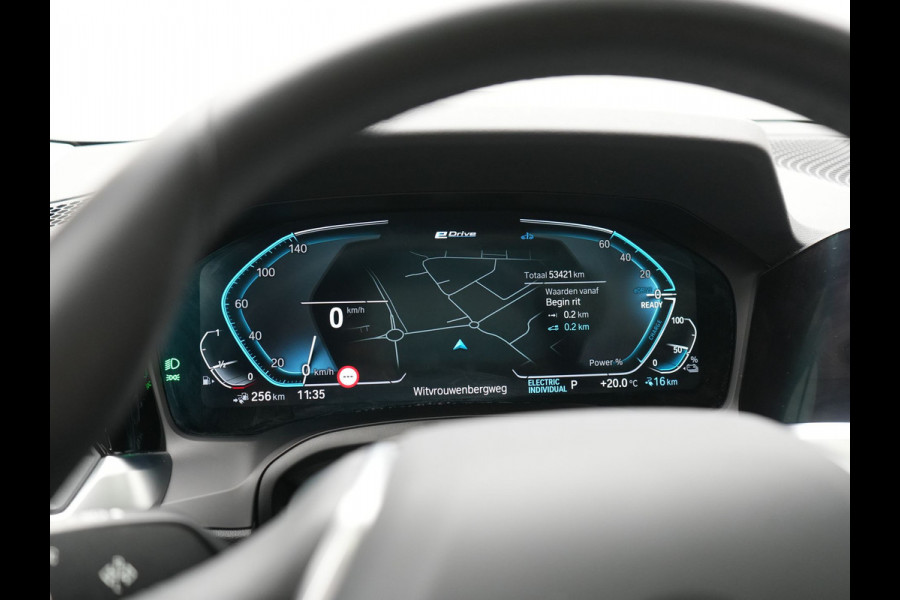 BMW 3 Serie Touring 330e Sportline PHEV 293pk Dealer O.H. | Panodak | Adaptive Cruise | Head Up | Laser LED | 360 Camera | Lederen Sportstoelen Memory & Verwarmd | Stuur Verwarmd | Sfeerverlichting | Keyless | Blis | Apple Carplay | Hifi Audio | Plug In Hybrid |
