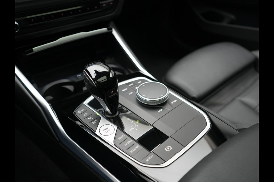 BMW 3 Serie Touring 330e Sportline PHEV 293pk Dealer O.H. | Panodak | Adaptive Cruise | Head Up | Laser LED | 360 Camera | Lederen Sportstoelen Memory & Verwarmd | Stuur Verwarmd | Sfeerverlichting | Keyless | Blis | Apple Carplay | Hifi Audio | Plug In Hybrid |