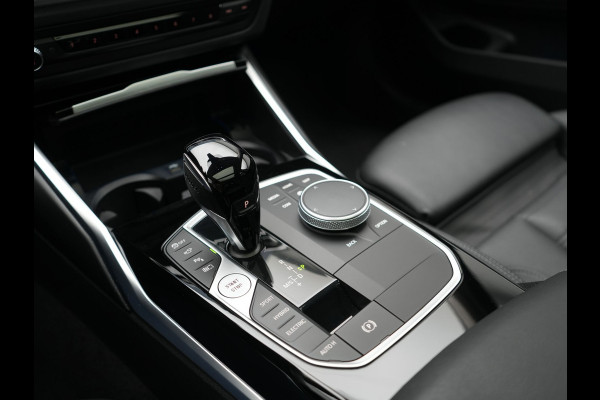 BMW 3 Serie Touring 330e Sportline PHEV 293pk Dealer O.H. | Panodak | Adaptive Cruise | Head Up | Laser LED | 360 Camera | Lederen Sportstoelen Memory & Verwarmd | Stuur Verwarmd | Sfeerverlichting | Keyless | Blis | Apple Carplay | Hifi Audio | Plug In Hybrid |