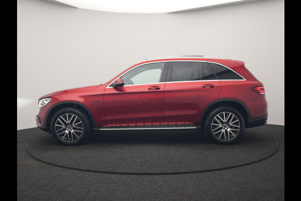 Mercedes-Benz GLC 300e 4MATIC Advantage PHEV 320pk Dealer O.H. | Trekhaak Af Fabriek | Panodak | Adaptive Cruise | Sportstoelen Verwarmd | Sfeerverlichting | Apple Carplay | Blis | Navigatie | DAB | Plug In Hybrid |