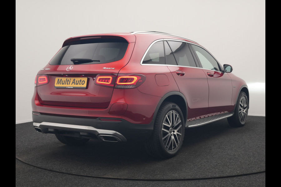 Mercedes-Benz GLC 300e 4MATIC Advantage PHEV 320pk Dealer O.H. | Trekhaak Af Fabriek | Panodak | Adaptive Cruise | Sportstoelen Verwarmd | Sfeerverlichting | Apple Carplay | Blis | Navigatie | DAB | Plug In Hybrid |