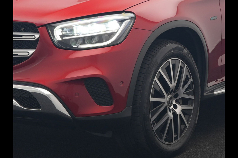 Mercedes-Benz GLC 300e 4MATIC Advantage PHEV 320pk Dealer O.H. | Trekhaak Af Fabriek | Panodak | Adaptive Cruise | Sportstoelen Verwarmd | Sfeerverlichting | Apple Carplay | Blis | Navigatie | DAB | Plug In Hybrid |