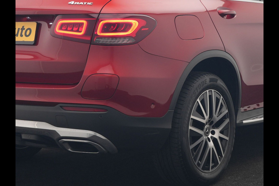 Mercedes-Benz GLC 300e 4MATIC Advantage PHEV 320pk Dealer O.H. | Trekhaak Af Fabriek | Panodak | Adaptive Cruise | Sportstoelen Verwarmd | Sfeerverlichting | Apple Carplay | Blis | Navigatie | DAB | Plug In Hybrid |