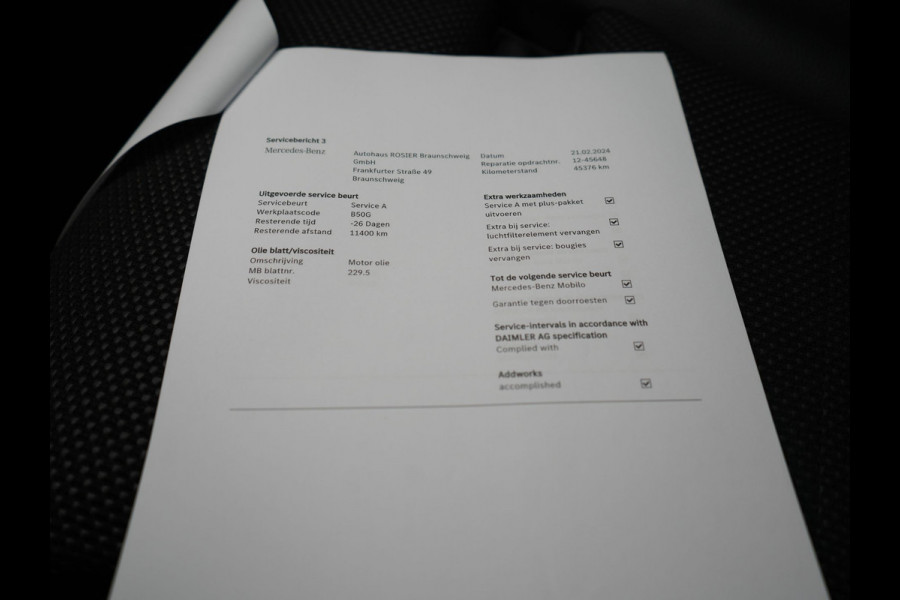 Mercedes-Benz GLC 300e 4MATIC Advantage PHEV 320pk Dealer O.H. | Trekhaak Af Fabriek | Panodak | Adaptive Cruise | Sportstoelen Verwarmd | Sfeerverlichting | Apple Carplay | Blis | Navigatie | DAB | Plug In Hybrid |