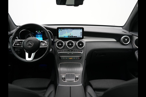 Mercedes-Benz GLC 300e 4MATIC Advantage PHEV 320pk Dealer O.H. | Trekhaak Af Fabriek | Panodak | Adaptive Cruise | Sportstoelen Verwarmd | Sfeerverlichting | Apple Carplay | Blis | Navigatie | DAB | Plug In Hybrid |
