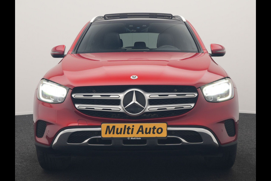 Mercedes-Benz GLC 300e 4MATIC Advantage PHEV 320pk Dealer O.H. | Trekhaak Af Fabriek | Panodak | Adaptive Cruise | Sportstoelen Verwarmd | Sfeerverlichting | Apple Carplay | Blis | Navigatie | DAB | Plug In Hybrid |