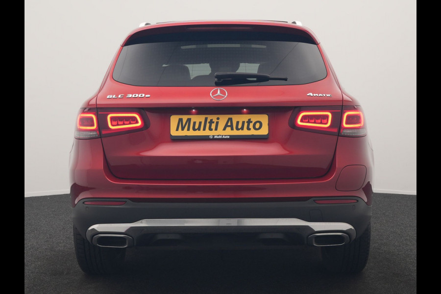 Mercedes-Benz GLC 300e 4MATIC Advantage PHEV 320pk Dealer O.H. | Trekhaak Af Fabriek | Panodak | Adaptive Cruise | Sportstoelen Verwarmd | Sfeerverlichting | Apple Carplay | Blis | Navigatie | DAB | Plug In Hybrid |
