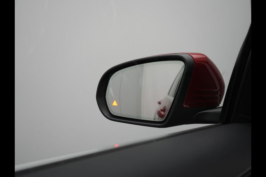 Mercedes-Benz GLC 300e 4MATIC Advantage PHEV 320pk Dealer O.H. | Trekhaak Af Fabriek | Panodak | Adaptive Cruise | Sportstoelen Verwarmd | Sfeerverlichting | Apple Carplay | Blis | Navigatie | DAB | Plug In Hybrid |