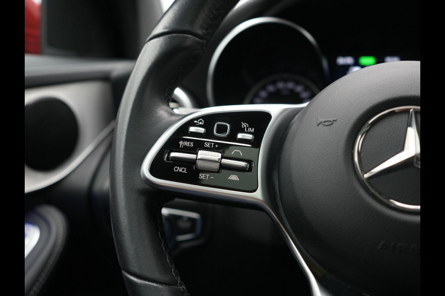 Mercedes-Benz GLC 300e 4MATIC Advantage PHEV 320pk Dealer O.H. | Trekhaak Af Fabriek | Panodak | Adaptive Cruise | Sportstoelen Verwarmd | Sfeerverlichting | Apple Carplay | Blis | Navigatie | DAB | Plug In Hybrid |