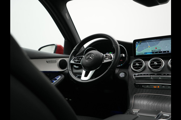 Mercedes-Benz GLC 300e 4MATIC Advantage PHEV 320pk Dealer O.H. | Trekhaak Af Fabriek | Panodak | Adaptive Cruise | Sportstoelen Verwarmd | Sfeerverlichting | Apple Carplay | Blis | Navigatie | DAB | Plug In Hybrid |