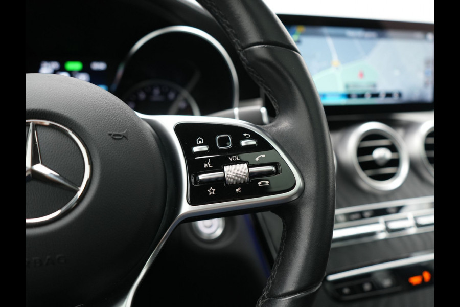 Mercedes-Benz GLC 300e 4MATIC Advantage PHEV 320pk Dealer O.H. | Trekhaak Af Fabriek | Panodak | Adaptive Cruise | Sportstoelen Verwarmd | Sfeerverlichting | Apple Carplay | Blis | Navigatie | DAB | Plug In Hybrid |