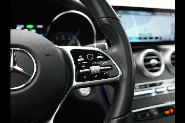 Mercedes-Benz GLC 300e 4MATIC Advantage PHEV 320pk Dealer O.H. | Trekhaak Af Fabriek | Panodak | Adaptive Cruise | Sportstoelen Verwarmd | Sfeerverlichting | Apple Carplay | Blis | Navigatie | DAB | Plug In Hybrid |