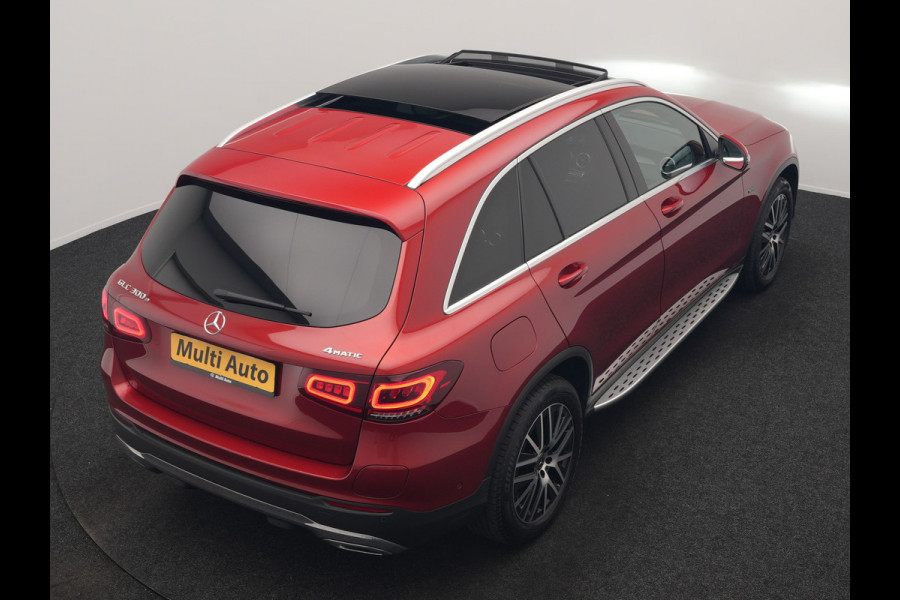 Mercedes-Benz GLC 300e 4MATIC Advantage PHEV 320pk Dealer O.H. | Trekhaak Af Fabriek | Panodak | Adaptive Cruise | Sportstoelen Verwarmd | Sfeerverlichting | Apple Carplay | Blis | Navigatie | DAB | Plug In Hybrid |
