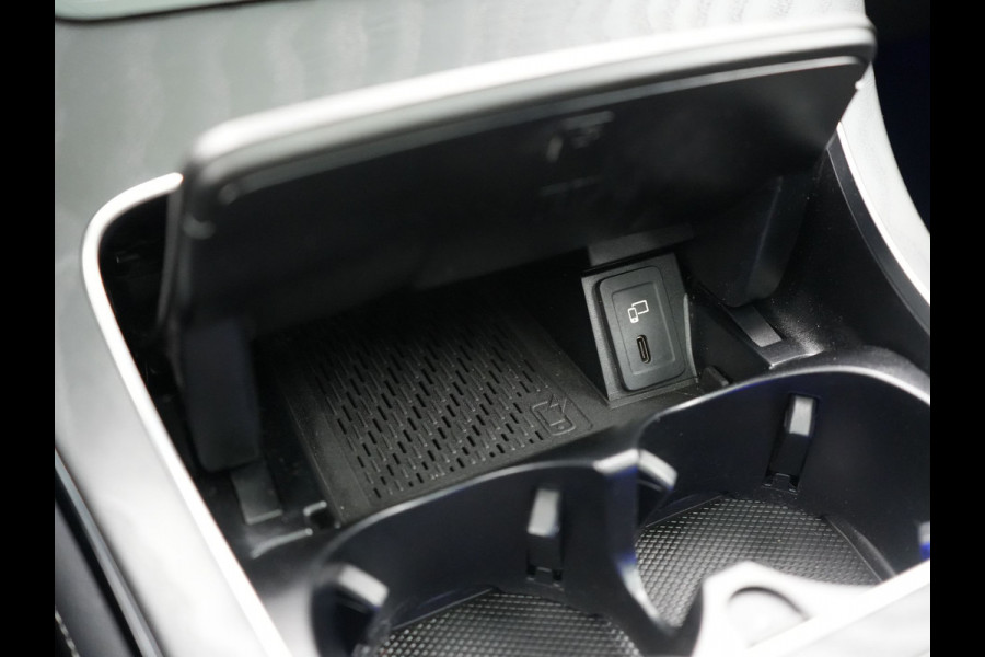 Mercedes-Benz GLC 300e 4MATIC Advantage PHEV 320pk Dealer O.H. | Trekhaak Af Fabriek | Panodak | Adaptive Cruise | Sportstoelen Verwarmd | Sfeerverlichting | Apple Carplay | Blis | Navigatie | DAB | Plug In Hybrid |