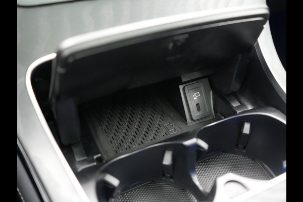 Mercedes-Benz GLC 300e 4MATIC Advantage PHEV 320pk Dealer O.H. | Trekhaak Af Fabriek | Panodak | Adaptive Cruise | Sportstoelen Verwarmd | Sfeerverlichting | Apple Carplay | Blis | Navigatie | DAB | Plug In Hybrid |
