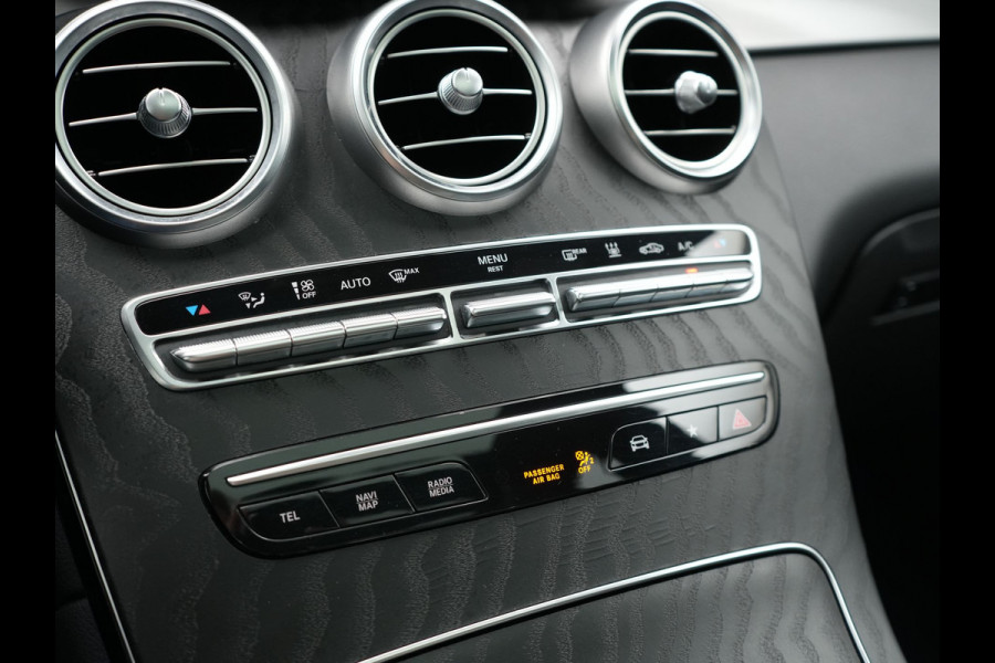 Mercedes-Benz GLC 300e 4MATIC Advantage PHEV 320pk Dealer O.H. | Trekhaak Af Fabriek | Panodak | Adaptive Cruise | Sportstoelen Verwarmd | Sfeerverlichting | Apple Carplay | Blis | Navigatie | DAB | Plug In Hybrid |