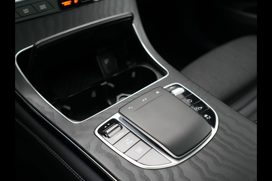 Mercedes-Benz GLC 300e 4MATIC Advantage PHEV 320pk Dealer O.H. | Trekhaak Af Fabriek | Panodak | Adaptive Cruise | Sportstoelen Verwarmd | Sfeerverlichting | Apple Carplay | Blis | Navigatie | DAB | Plug In Hybrid |