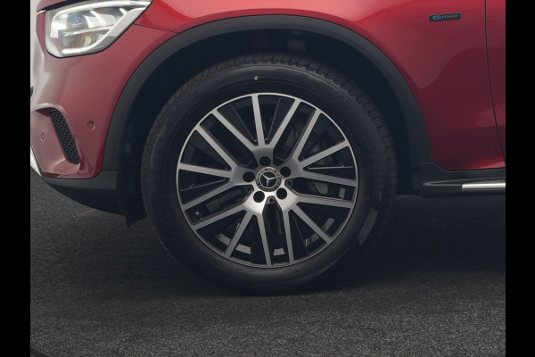Mercedes-Benz GLC 300e 4MATIC Advantage PHEV 320pk Dealer O.H. | Trekhaak Af Fabriek | Panodak | Adaptive Cruise | Sportstoelen Verwarmd | Sfeerverlichting | Apple Carplay | Blis | Navigatie | DAB | Plug In Hybrid |