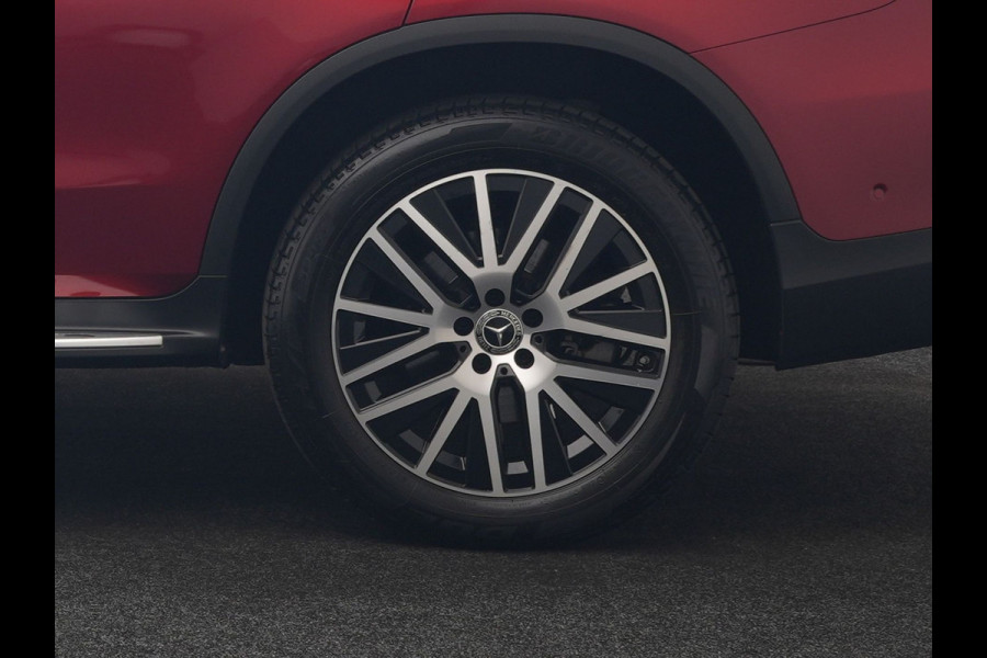 Mercedes-Benz GLC 300e 4MATIC Advantage PHEV 320pk Dealer O.H. | Trekhaak Af Fabriek | Panodak | Adaptive Cruise | Sportstoelen Verwarmd | Sfeerverlichting | Apple Carplay | Blis | Navigatie | DAB | Plug In Hybrid |