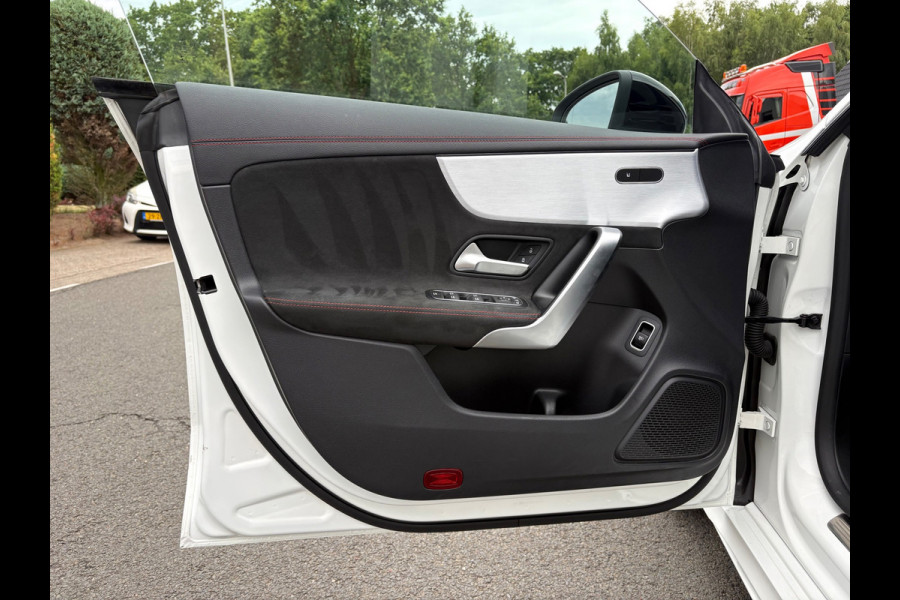 Mercedes-Benz CLA-Klasse 180 Premium Plus 10 INCH WIDESCREEN